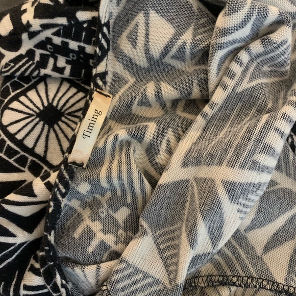 Trendy geometric midi dress - Picture 5 of 5